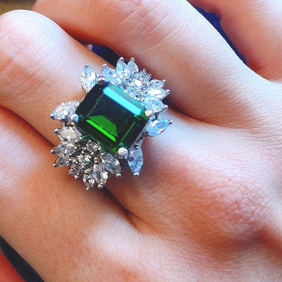 Vintage Synthetic Emerald & Cubic Zirconia 925 Silver Ring - Picture 4 of 12